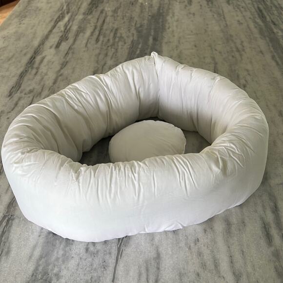 First Landings Newborn Pillow Posing Set 2 Pieces - Picture 1 of 7